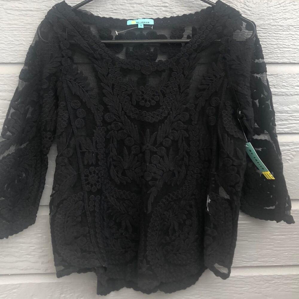 New! My Emblem women’s S sheer/lace top